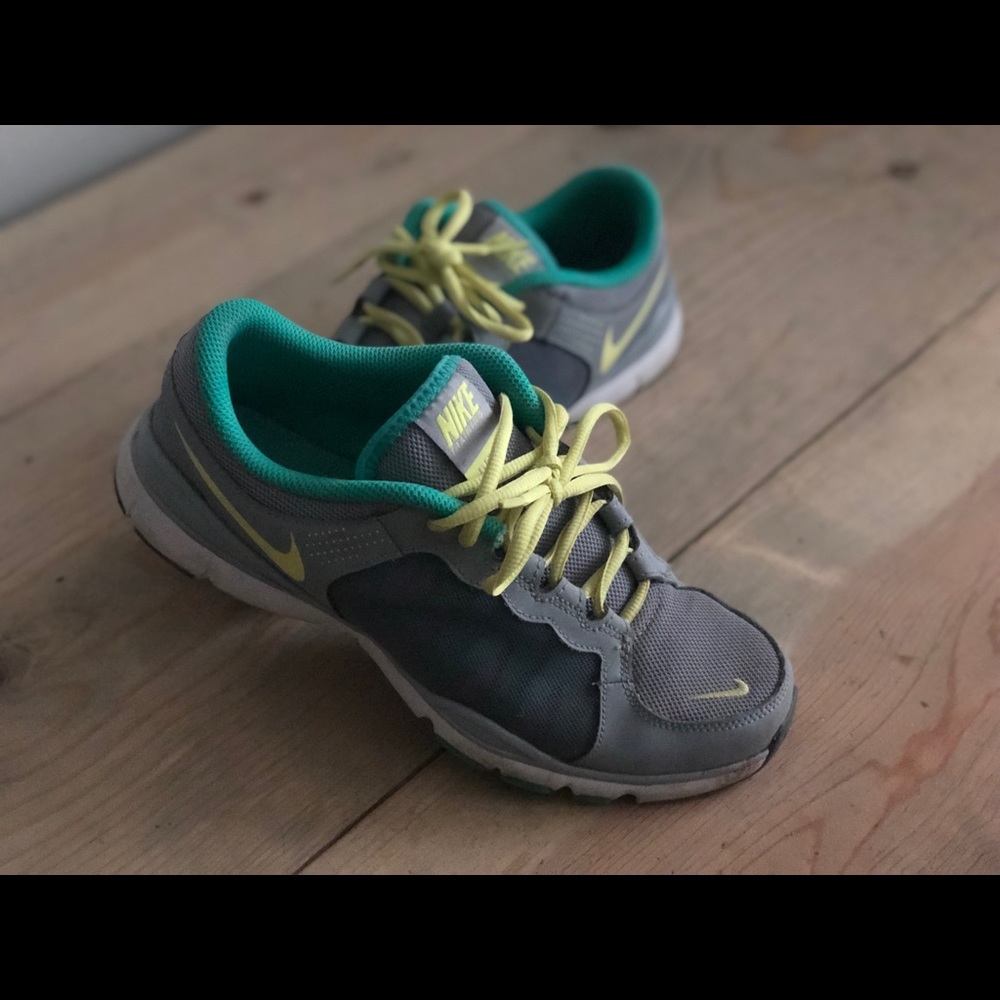 8.5 Nikes